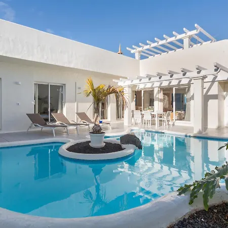 Ole Bahiazul-private Jacuzzi Corralejo